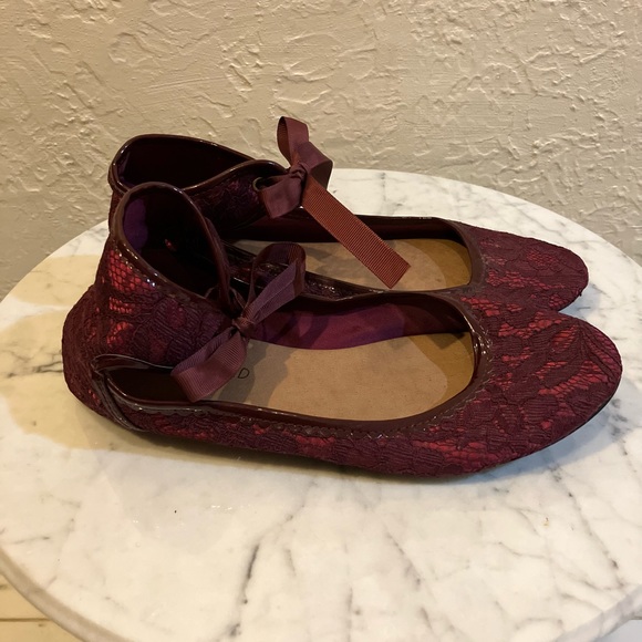 Maroon Lace Ballet Flats w/ Ankle Ribbons, size 7 from Restricted - Picture 3 of 6
